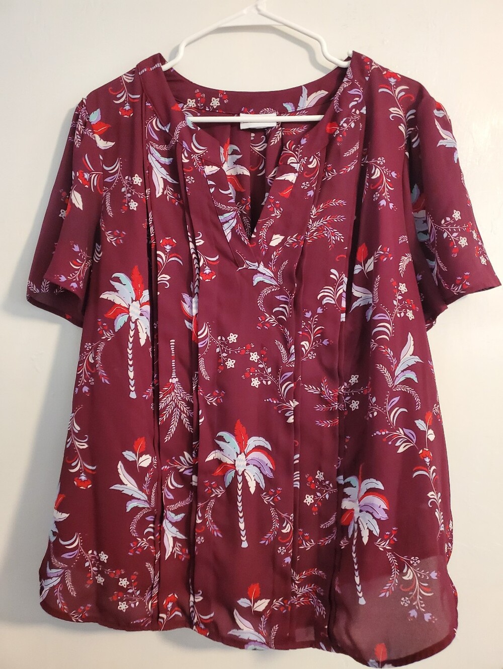Liz Claiborne Burgundy Floral V-Neck Blouse